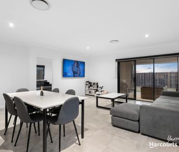 MODERN AND SPACIOUS FAMILY LIVING - Photo 2