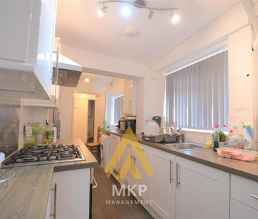 5 bedroom terraced house to rent - Photo 3