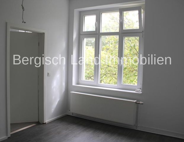 Charmante Hochparterre-Wohnung in zentrumsnaher Lage von Gummersbach! - Photo 1