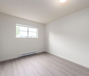 1 Bedroom + Den - Photo 6