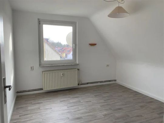 *Renovierte 2-Zi.-Dachgeschosswohnung in Badenhausen* - Foto 1