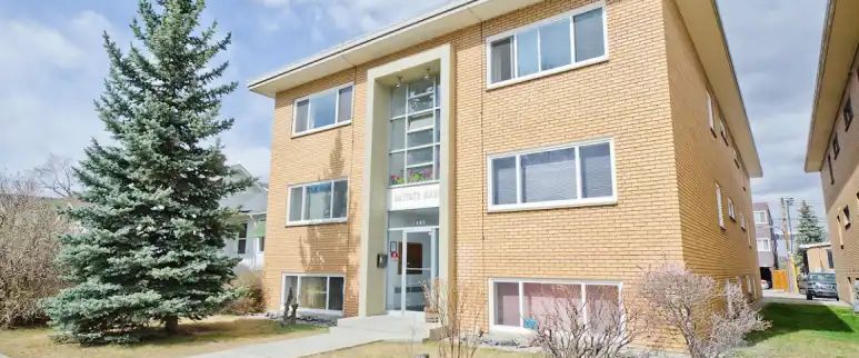 CHARACTER SUNALTA LARGE 1 BEDROOM APARTMENT | 8 - 1908 12 Ave SW, Calgary - Photo 1