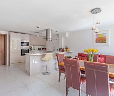 Fabulous four-bedroom detached barn conversion with superb countrys... - Photo 6