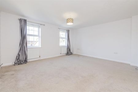 3 bed House - End Terrace To Let - Photo 5