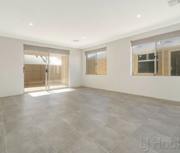 Near new seaside home - Photo 6