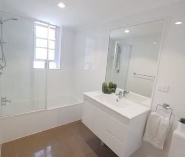Elizabeth Bay - Photo 1