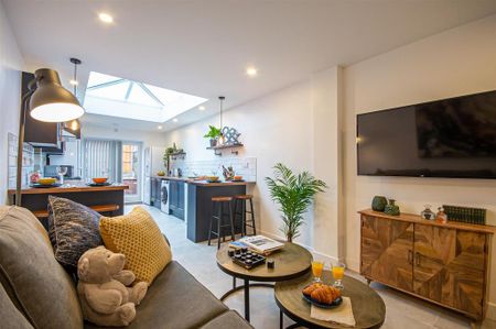 5 bedroom terraced house to rent - Photo 3