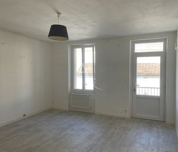 Location Appartement 3 pièces 64m² FONTENAY LE COMTE 85200 - Photo 1