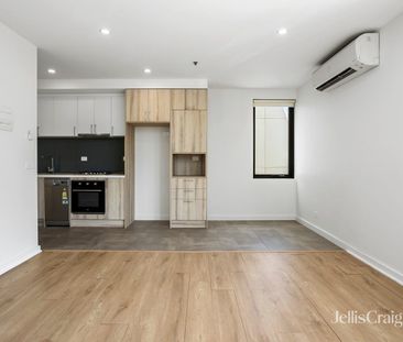 One-Bedroom Apartment - Photo 2