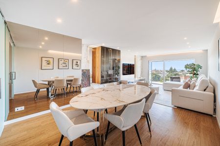 T4 DE LUXO NAS MARIANAS (PAREDE, 2023) | 4 SUITES | BOX 3 CARROS | COMO NOVO - Photo 4