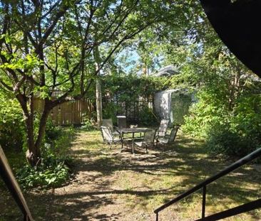 3 bedroom private backyard pet friendly - Photo 1