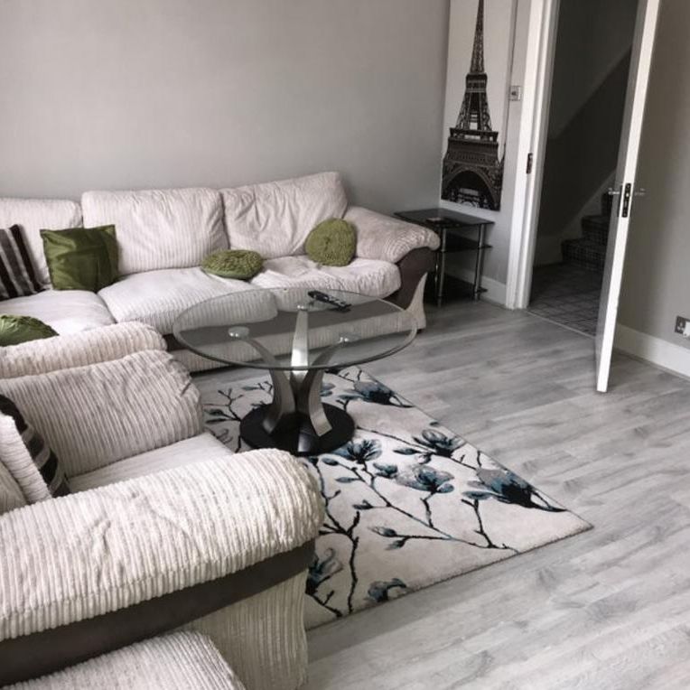 1 bedroom in a flat share to rent - Photo 1