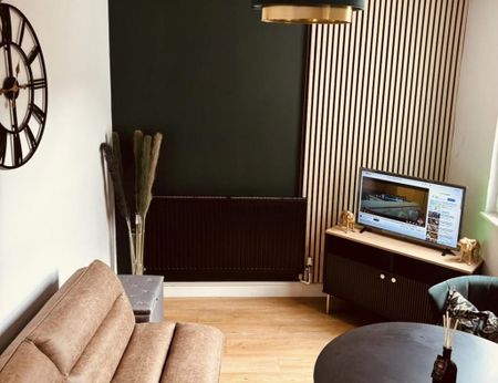 1 bedroom in a house share to rent - Photo 2