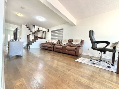For Lease - 7 Barnham Street, Ajax, Ontario - Photo 2