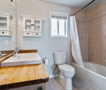 For Lease - 4 Prince Edward Place, Barrie, Ontario - Photo 3