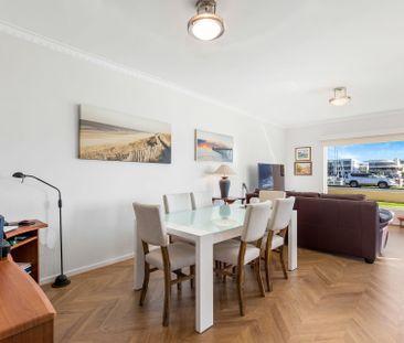 Unit 3/11 Adelphi Terrace, Glenelg North. - Photo 2