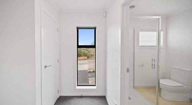 Modern 1 bedroom Townhouse! - Photo 1