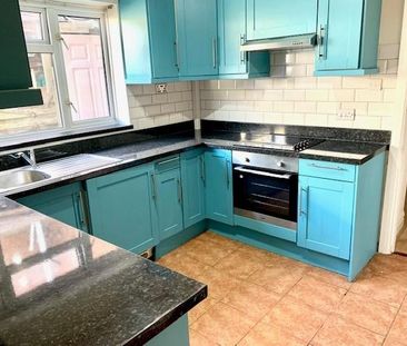 3 bedroom semi-detached house to rent - Photo 3