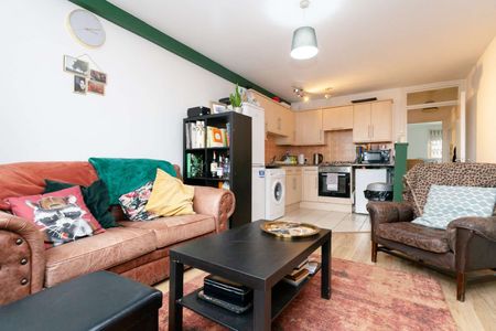 Private balcony features, in this well-proportioned, one bedroom flat. - Photo 3