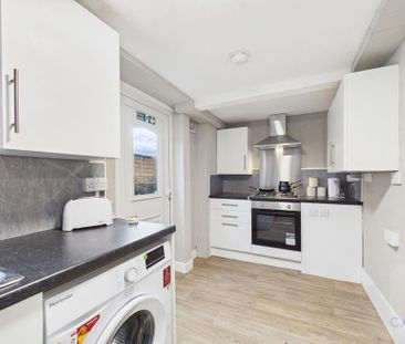 4 bedroom house of multiple occupation to rent - Photo 3