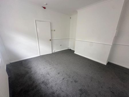 4 bedroom end of terrace house to rent - Photo 4