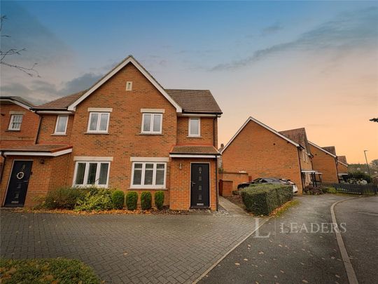 2 bedroom house to rent Peacock Close, Epsom, KT19 - Photo 1