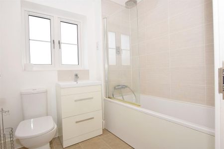 3 bedroom end of terrace house to rent - Photo 5