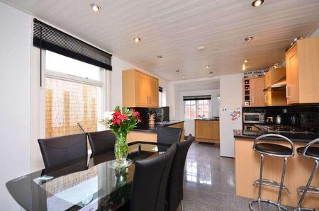 Harcourt Road, Stratford, E15 - Photo 3