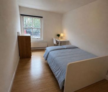 4 bedroom flat to rent - Photo 4