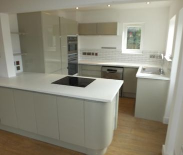 3 bedroom detached house to rent - Photo 2