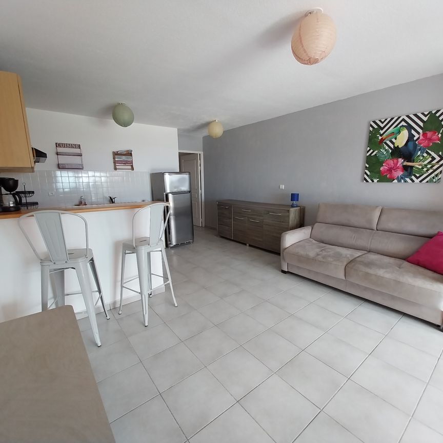 Location Appartement 2 pièces 42m² ST DENIS 97490 - Photo 1