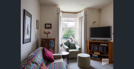 Character Townhouse - Photo 2