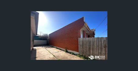 Ideal and Convenient Home in Sunshine - Photo 2