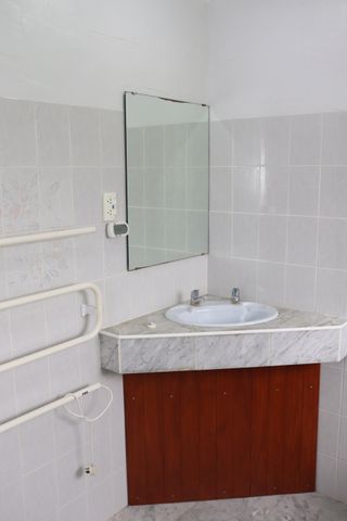 Family home with views galore. - Photo 2