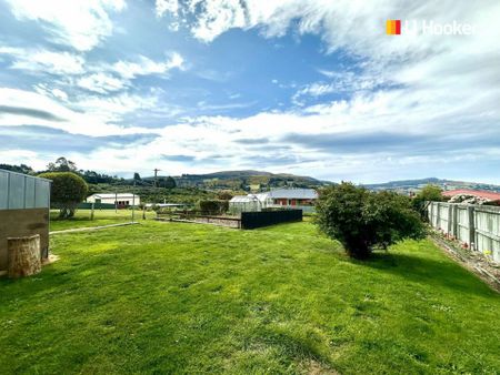 3-Bedroom Family Home with Expansive Views and Workshop Space - Photo 5