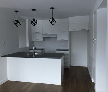 5 1/2 à Louer Avec Espace Bureau - Photo 1