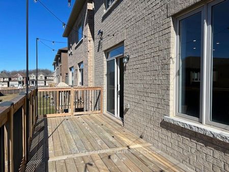 Detached Home For Lease | N8127740 - Photo 5