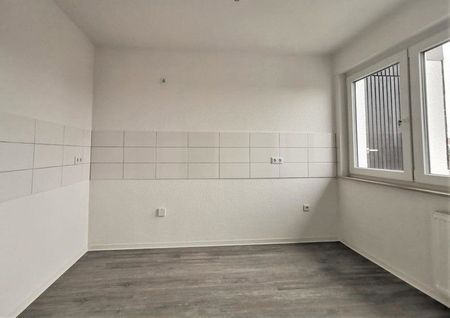 Hübsches Appartement mit Duschbad und Balkon, auf Wunsch ab 01.12. frei - Foto 2