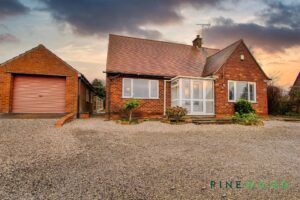 2 BEDROOM Bungalow - Detached - Photo 2