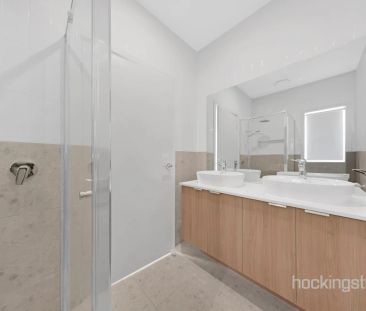 BRAND NEW LUXURIOUS FAMILY HOME - Photo 4