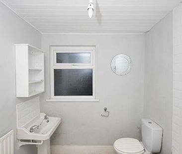 8 Lough Road, Lurgan, BT66 6JE - Photo 2