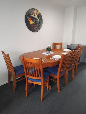 Ready to move in - fully furnished 4 bed 4 bath - Photo 3