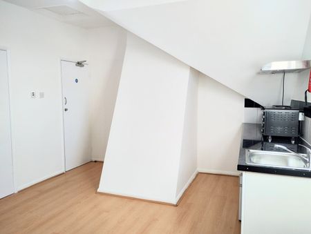 Studio Flat, Hollyshaw Lane, LS15 - Photo 5