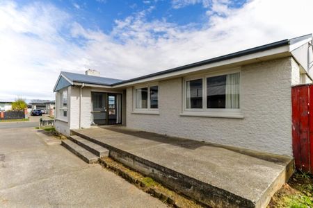 Solid home in Strathern! - Photo 3