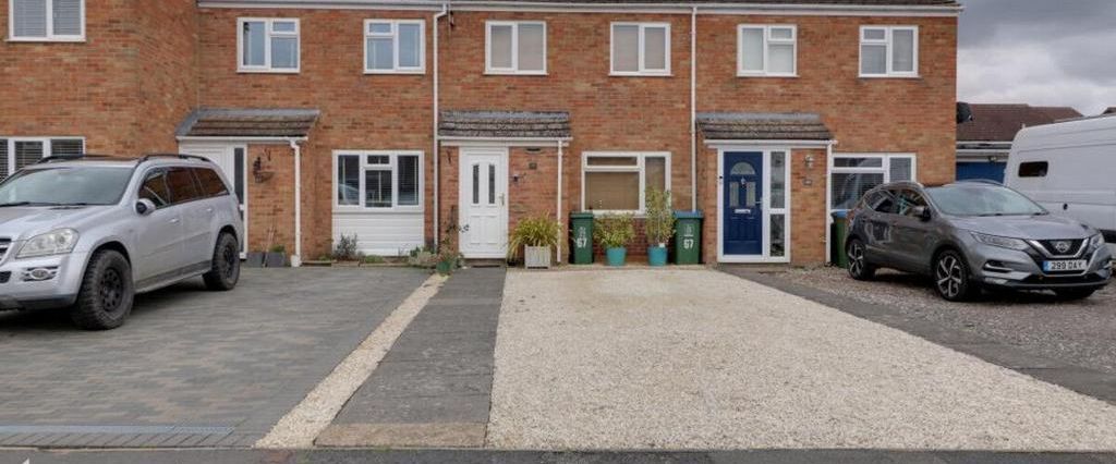 3 bedroom terraced house to rent - Photo 1