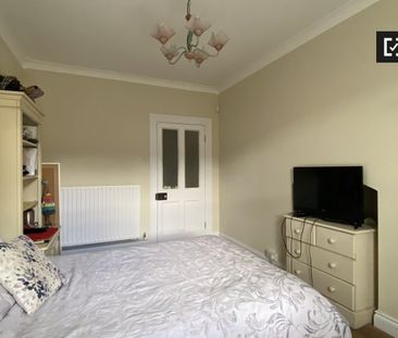 Room for rent in 5-bedroom house in Dublin - Photo 2