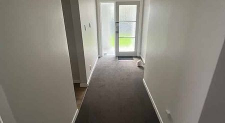 Island Bay 4BR Family Home - Photo 5