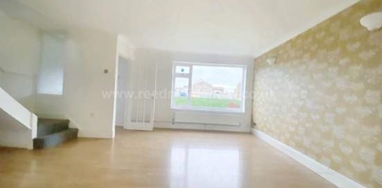 3 bedroom property to rent in Canvey Island - Photo 2