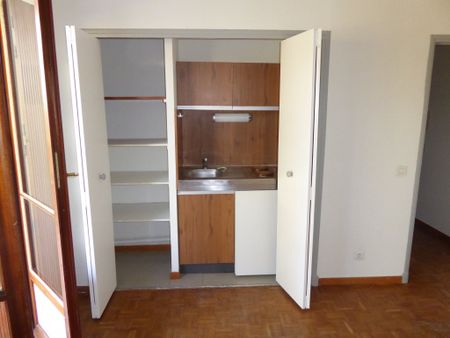 Appartement 1 pièces 22m2 MARSEILLE 9EME 520 euros - Photo 2