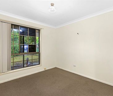 3 BEDROOM FAMILY HOME - FRESHLY PAINTED & NEW CARPETS! - Photo 5